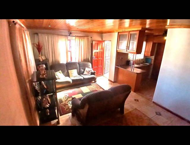 4 BEDROOM HOUSE FOR SALE IN HIGHBURY